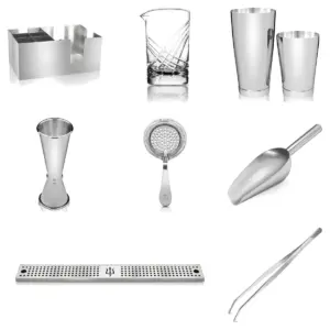 kit barman Lumian : organiseur de bar, verre à mélange, shaker Boston, doseur, passoire, pelle à glace, tapis de bar et pince à garniture