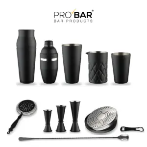 kit cocktail noir mat The Bars : les 12 pièces sur le plan de travail
