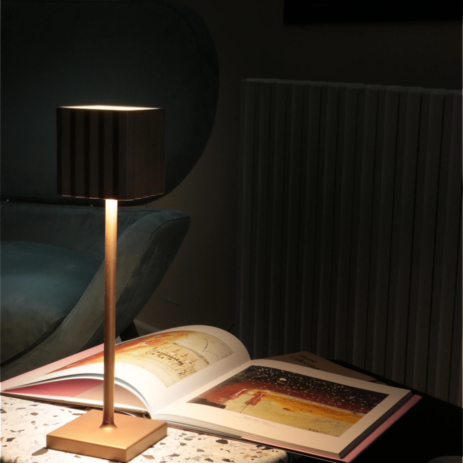 lampe de table restaurant Cupcake bronze, 36 cm de haut, vendue à l'unité avec son chargeur